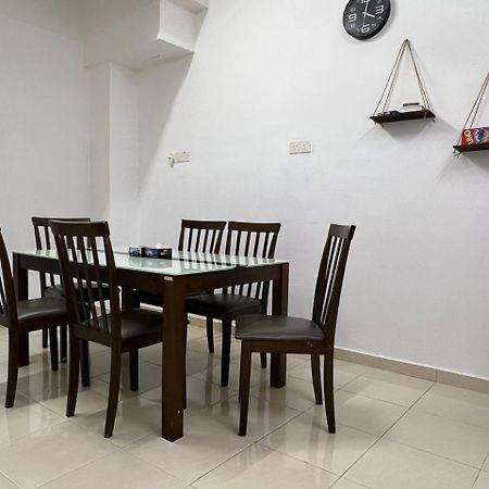 M Guest House2 Muar Bagian luar foto