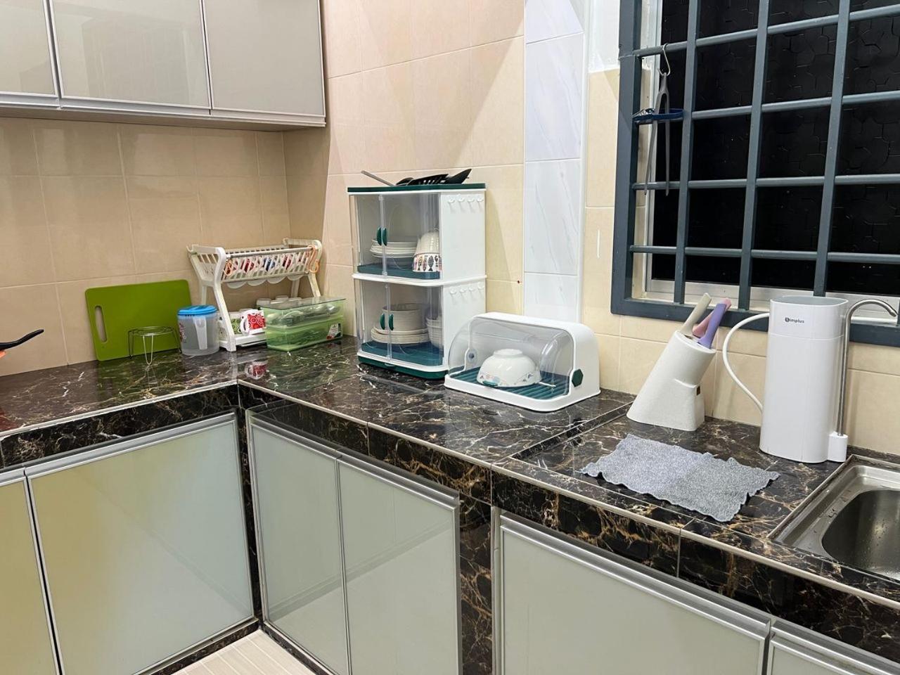 M Guest House2 Muar Bagian luar foto