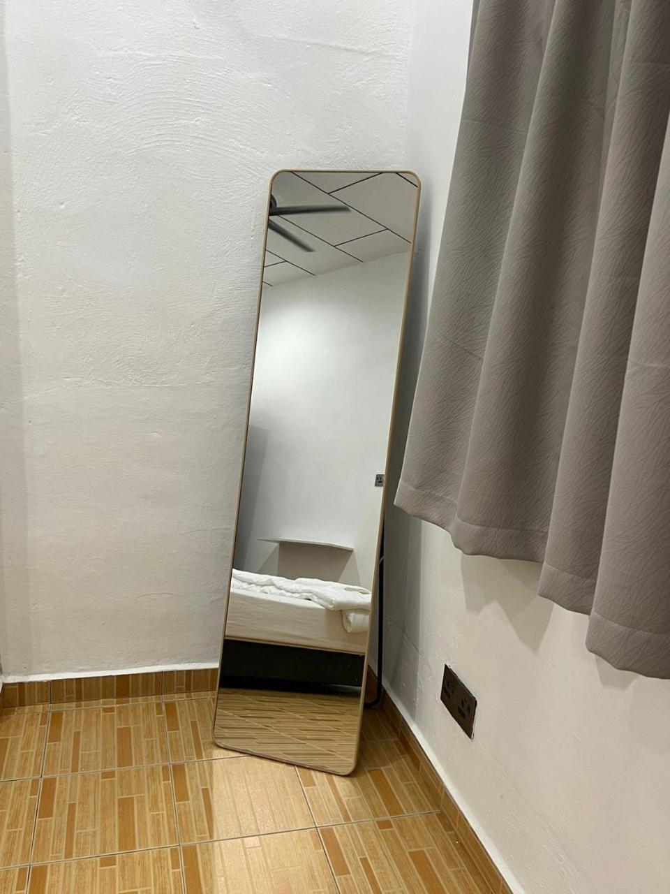 M Guest House2 Muar Bagian luar foto