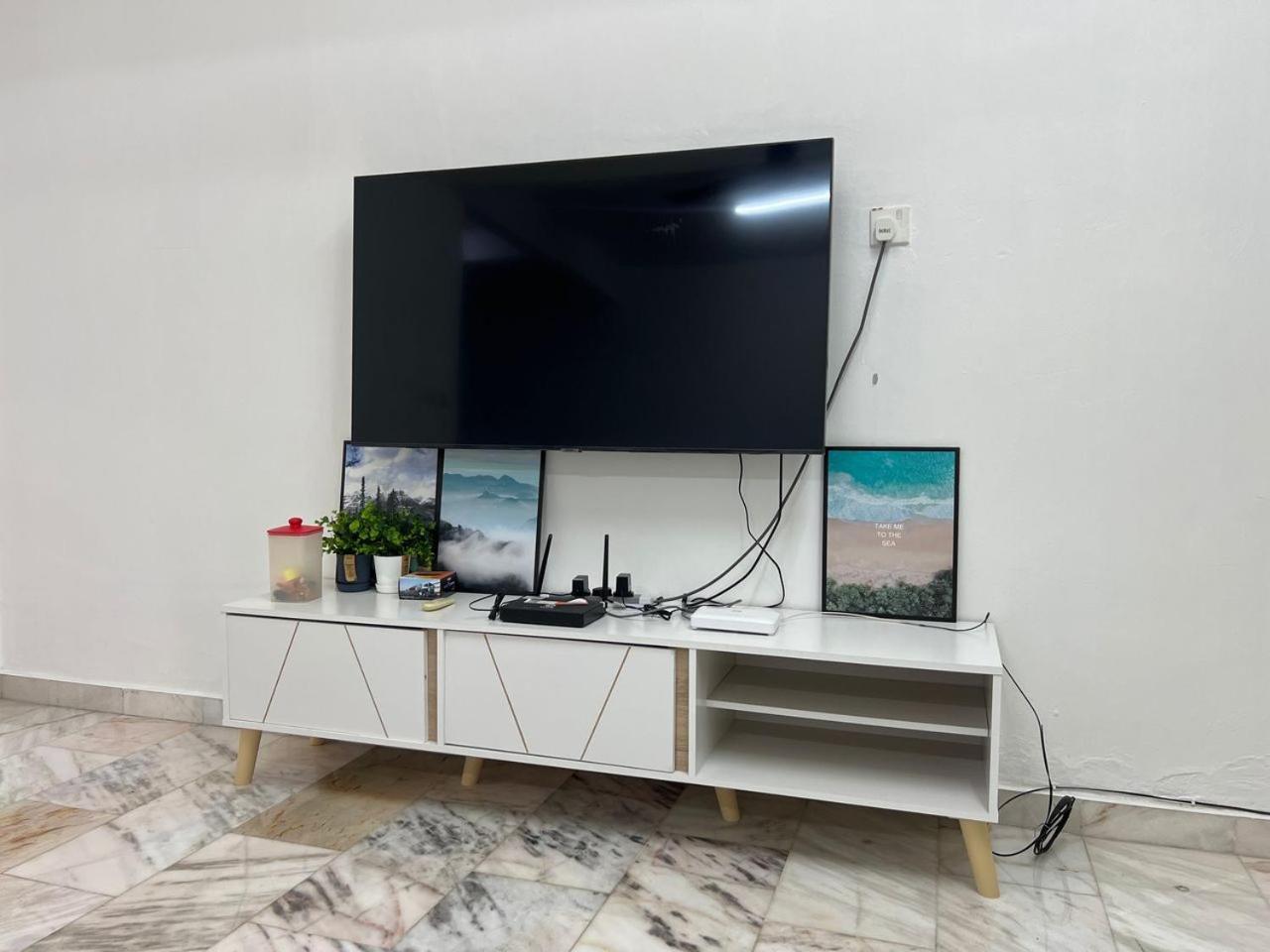 M Guest House2 Muar Bagian luar foto