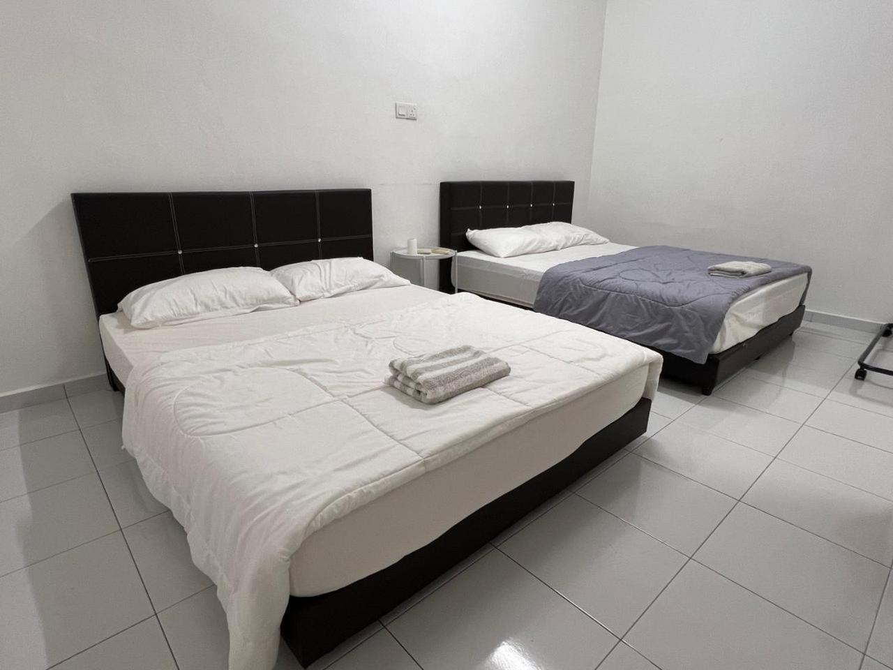 M Guest House2 Muar Bagian luar foto